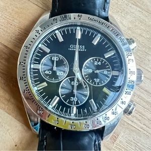 Guess waterpro men’s black leather sport watch NEW BATTERY
